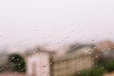 せっかくの結婚式だけどきょうはあいにくの雨。