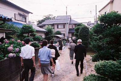 お迎えのタクシーが来てそれぞれの家路につきます。